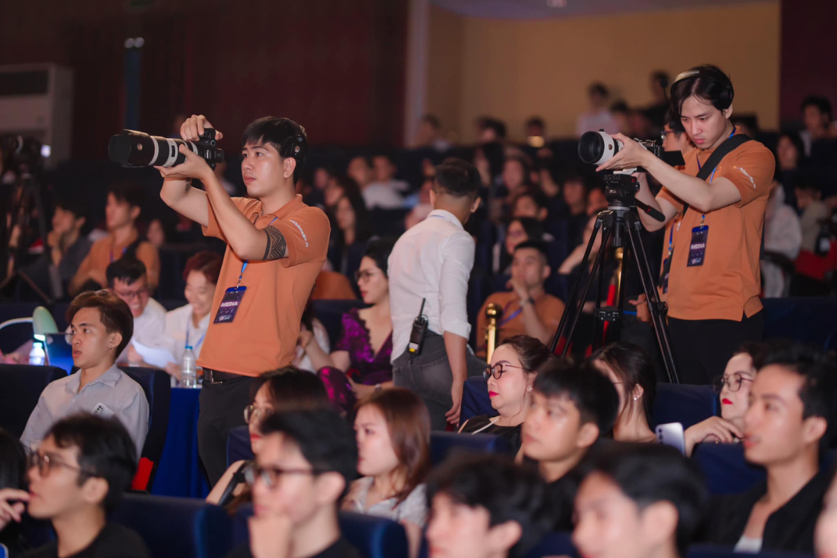 Chụp ảnh gian hàng triển lãm