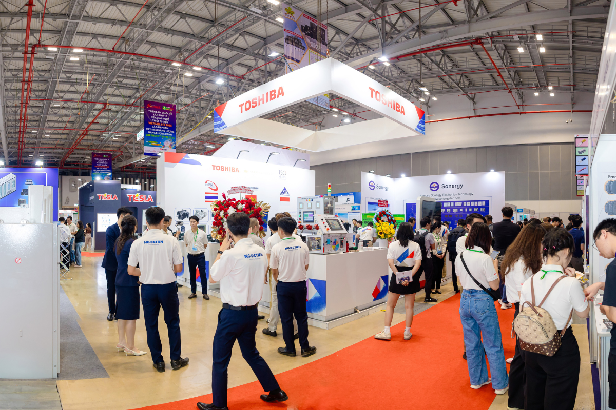 Chụp ảnh hoạt động tại gian hàng