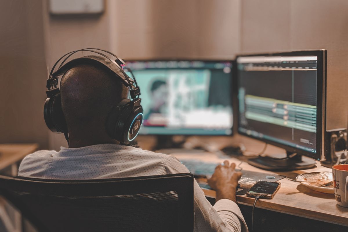 Hậu kỳ video doanh nghiệp