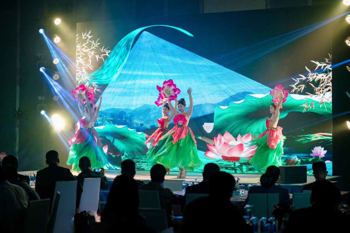 Quay video toàn cảnh triển lãm