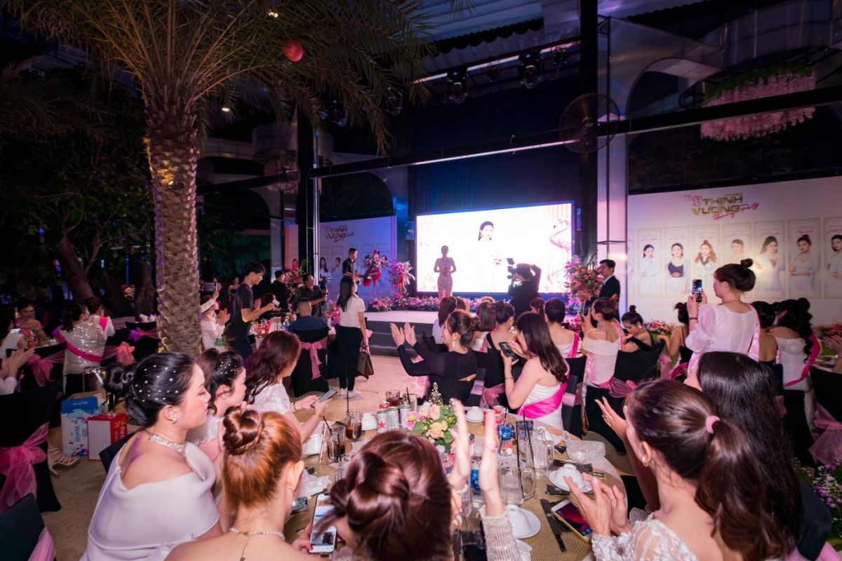 video doanh nghiệp viral TikTok và LinkedIn