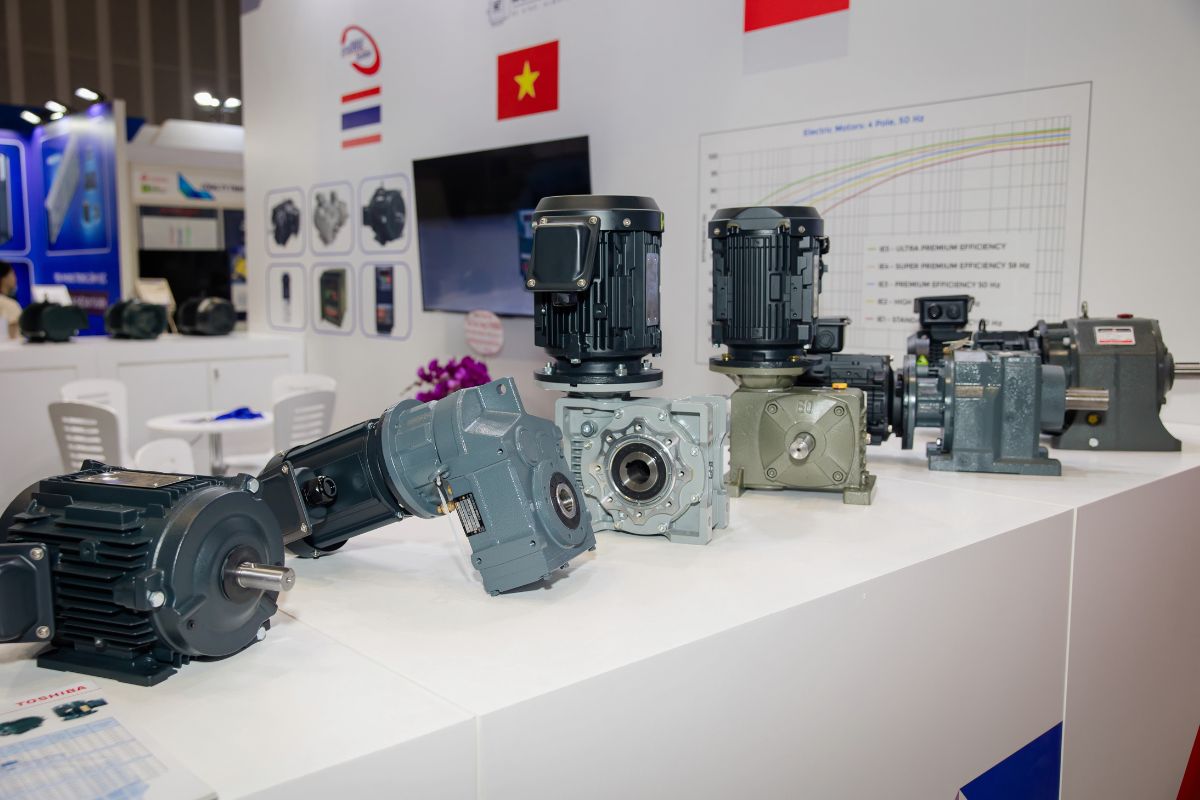 Quay phim gian hàng hội chợ