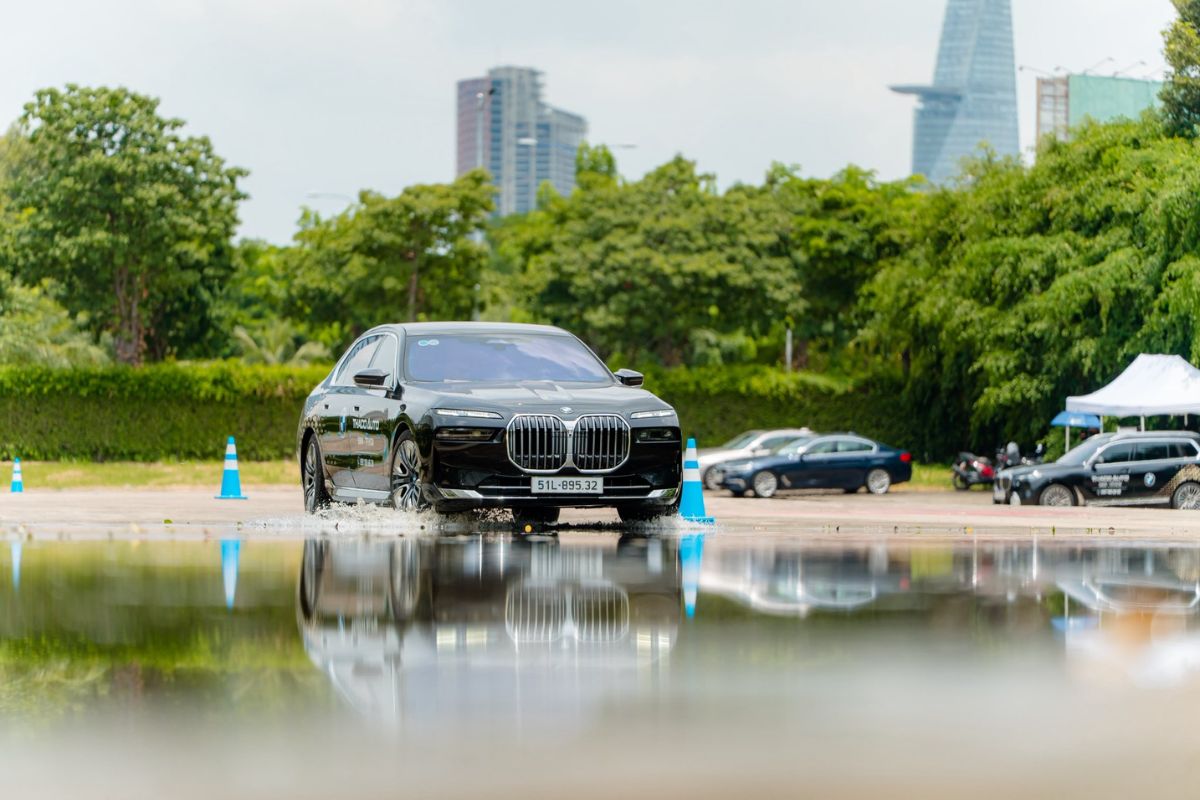 Quay phim triển lãm ô tô