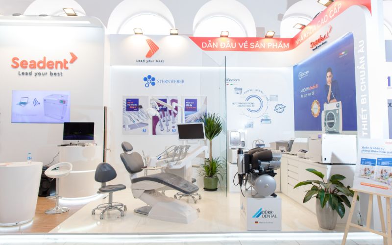 Chụp ảnh lễ khai trương