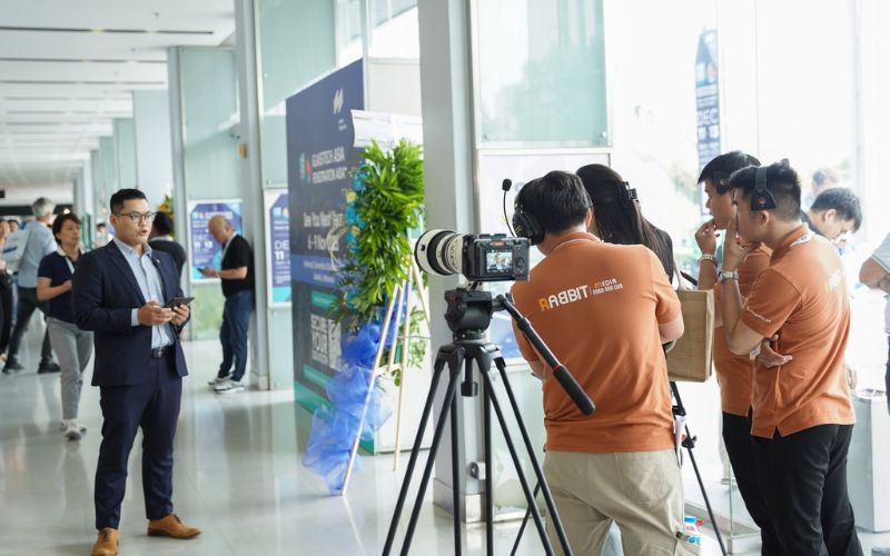 Ekip quay phim sự kiện