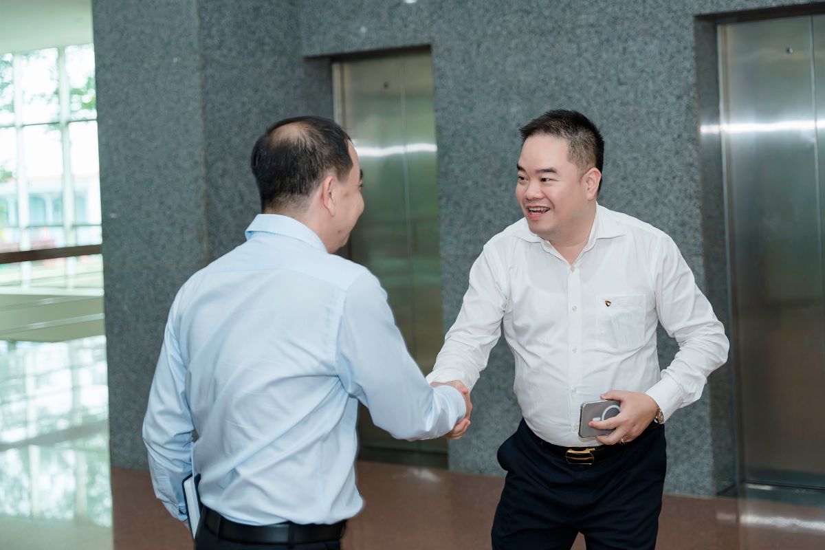 Thuê diễn viên vs Nhân sự công ty